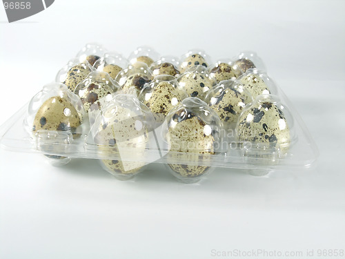 Image of quail's eggs in a box