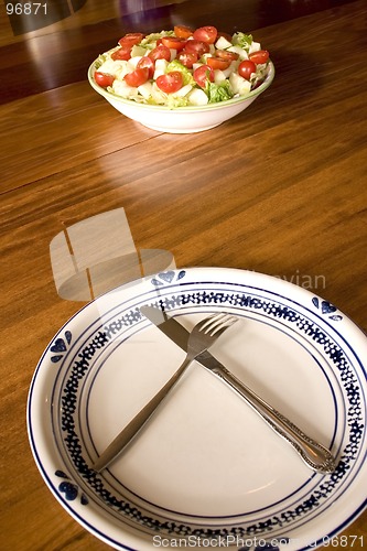 Image of Bowl of Salad and an Empty Plate