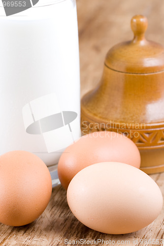 Image of brown eggs and glass of milk 