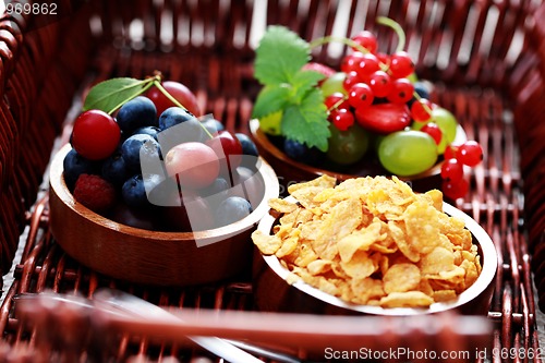 Image of cereals with berry fruits