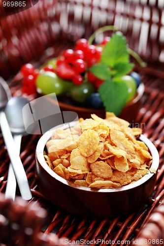 Image of cereals with berry fruits