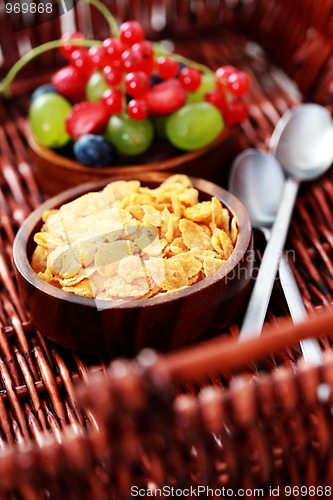 Image of cereals with berry fruits