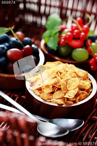 Image of cereals with berry fruits