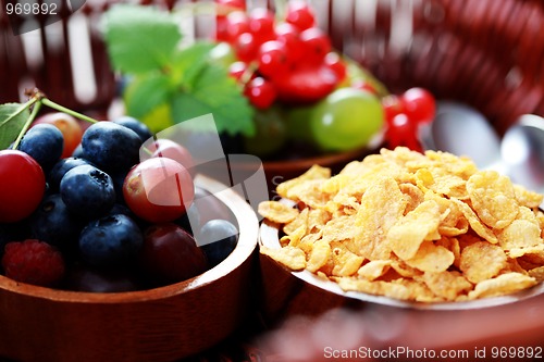 Image of cereals with berry fruits