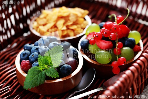 Image of cereals with berry fruits