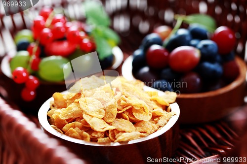 Image of cereals with berry fruits