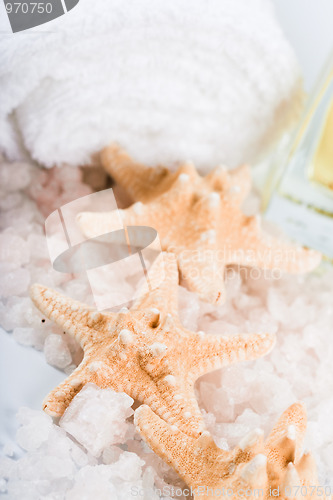 Image of seasalt, towel and starfish