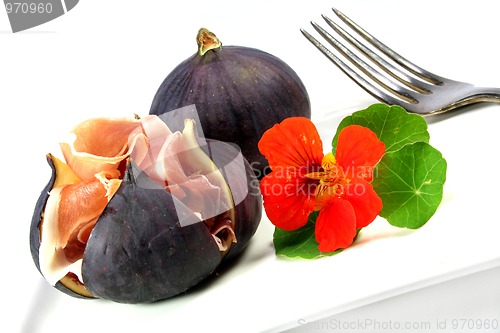 Image of Figs with Serrano ham