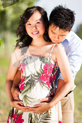 Image of Pregnant couple