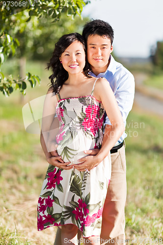 Image of Pregnant couple