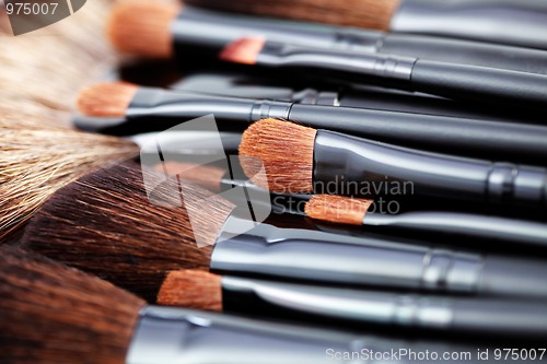 Image of make-up brushes