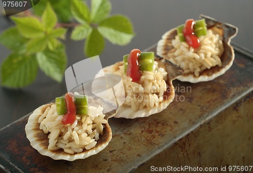 Image of Brown rice with green bean and red dressing