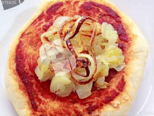 Image of Simple small pizza (pizzette) with onion