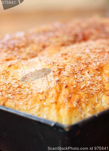 Image of Yeast sponge cake crust