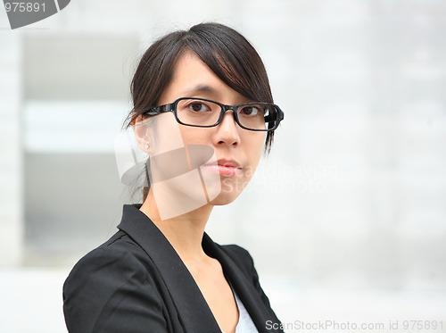 Image of young business woman