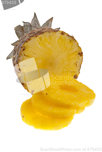 Image of Ripe pineapple 