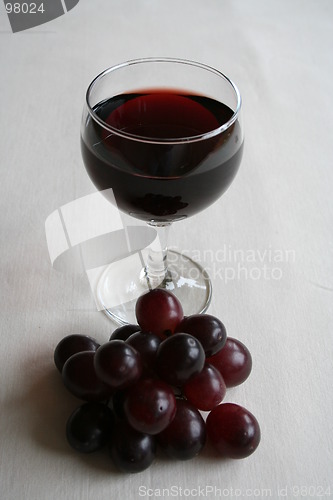 Image of Red wine and grapes