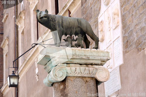 Image of The statue of Romul and Remus