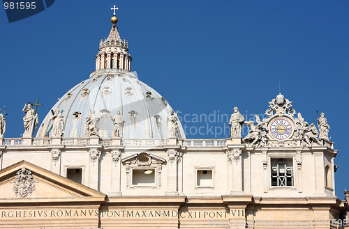 Image of Statues on top of a St. Peter's Basilica