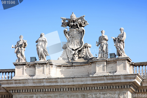 Image of Statues on top of a St. Peter's Basilica