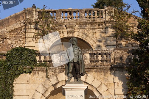 Image of statue of D'Artagnan in Auch