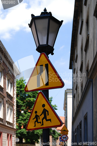 Image of pedestrian crossing traffic sign