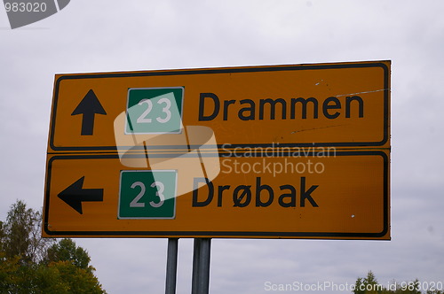 Image of roadsign to Drøbak and Drammen RV23
