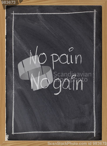 Image of no pain, no gain exercise motto on blackboard