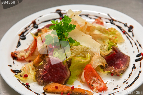 Image of salad with roast beef