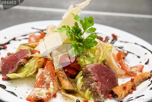 Image of salad with roast beef