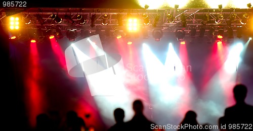 Image of crowd and spotlights