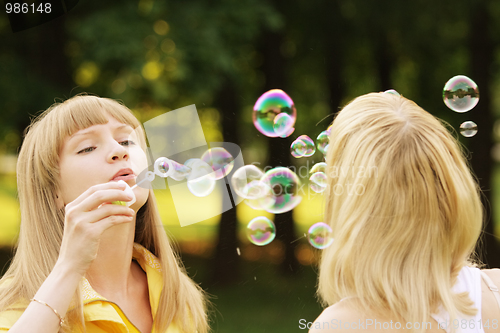 Image of Soap bubble duel