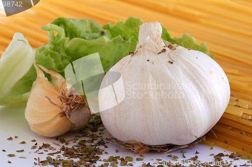 Image of Garlic and spaghetti