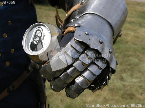 Image of knight with a tin