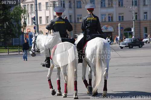 Image of mounted policewomen