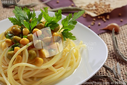 Image of Spaghetti with vegetables and parsley