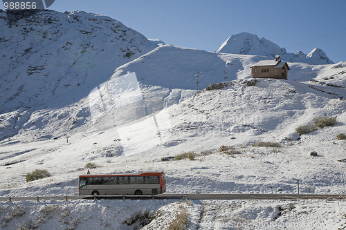 Image of Bus passing the top