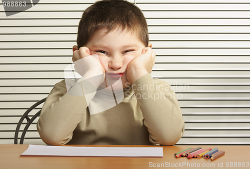 Image of Cute boy leaning on hands
