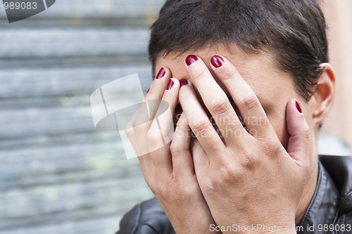 Image of worried girl