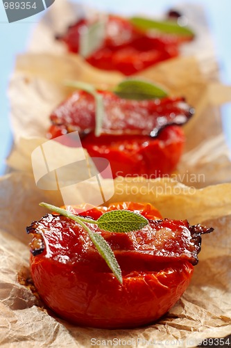 Image of Fried tomato halves with bacon and sage