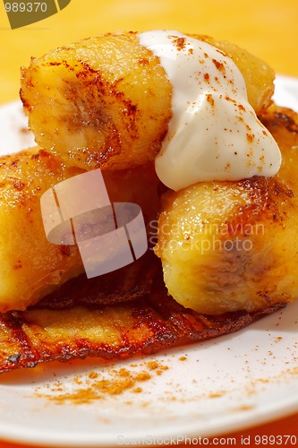 Image of Baked caramelized bananas with cream