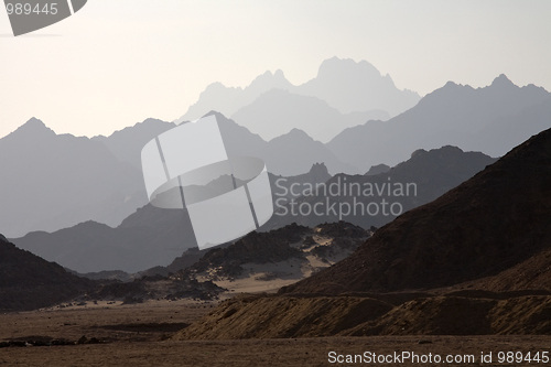 Image of mountain skylines