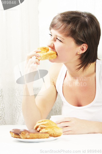 Image of Brunette eating cake