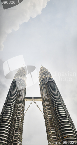 Image of Petronas twin towers at dusk