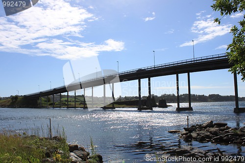 Image of Hafrsfjord bridge in the summer