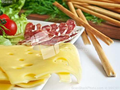 Image of various kinds of appetizers 