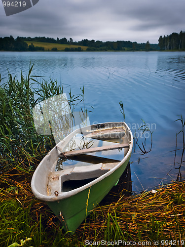 Image of boat at the lake