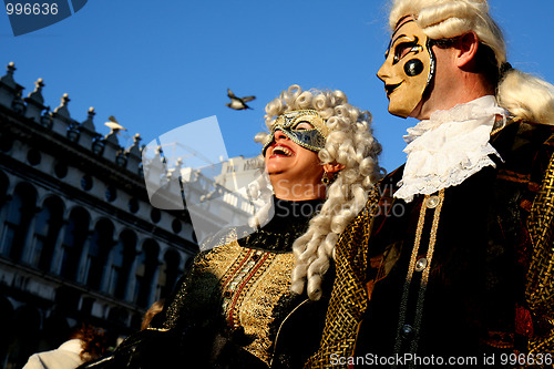 Image of A couple with masks on the Piazza San Marco