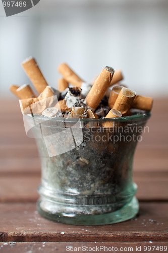 Image of ashtray full with butts