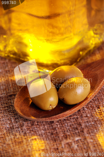 Image of Oliveoil and olives